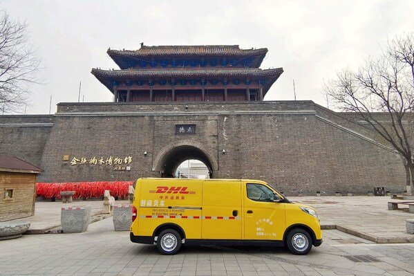 DHL快遞派送車在聊城內派件 DHL快遞派送車在聊城內派件